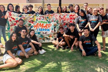 Estudantes do Santo Inácio participam do Encontro Amar e Servir