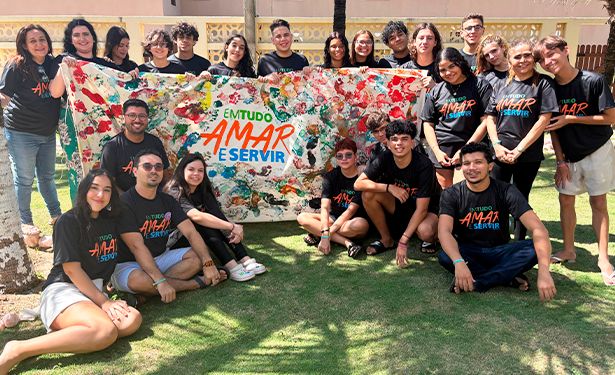 Estudantes do Santo Inácio participam do Encontro Amar e Servir