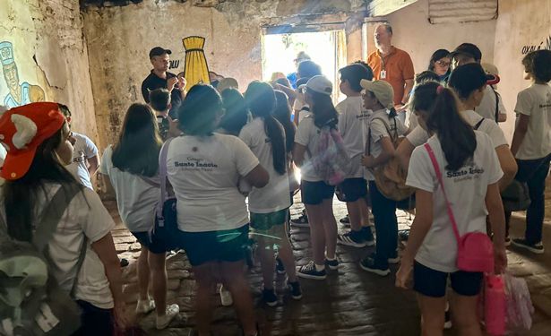 Aula em campo aproxima estudantes da história e da cultura cearense